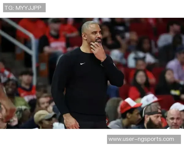 火箭媒体人质疑乌度卡为何不换下小贾而坚持留他在场上