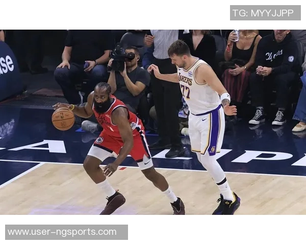 火力全开伦纳德三分雨下狂砍35分助球队逆转第三节独得19分展现统治力