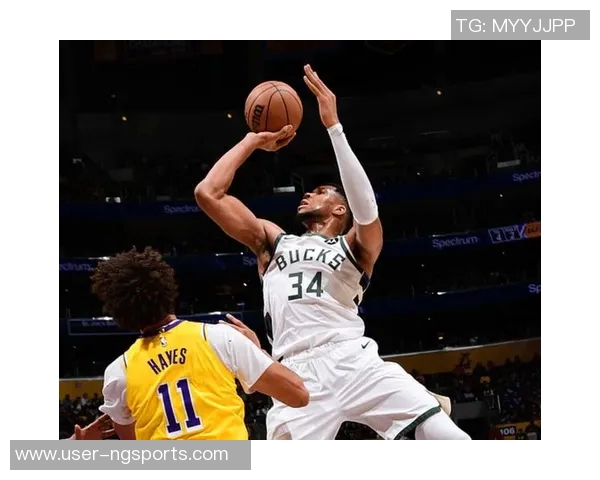 字母哥出手仅11次却贡献19分14篮板7助攻表现依旧抢眼 字母哥出手仅11次却贡献19分14篮板7助攻表现依旧抢眼